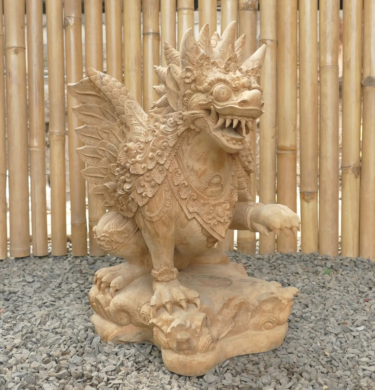  Product image 2 of the product “Singa made of cambodia wood about 30 x 36 x 55cm ”